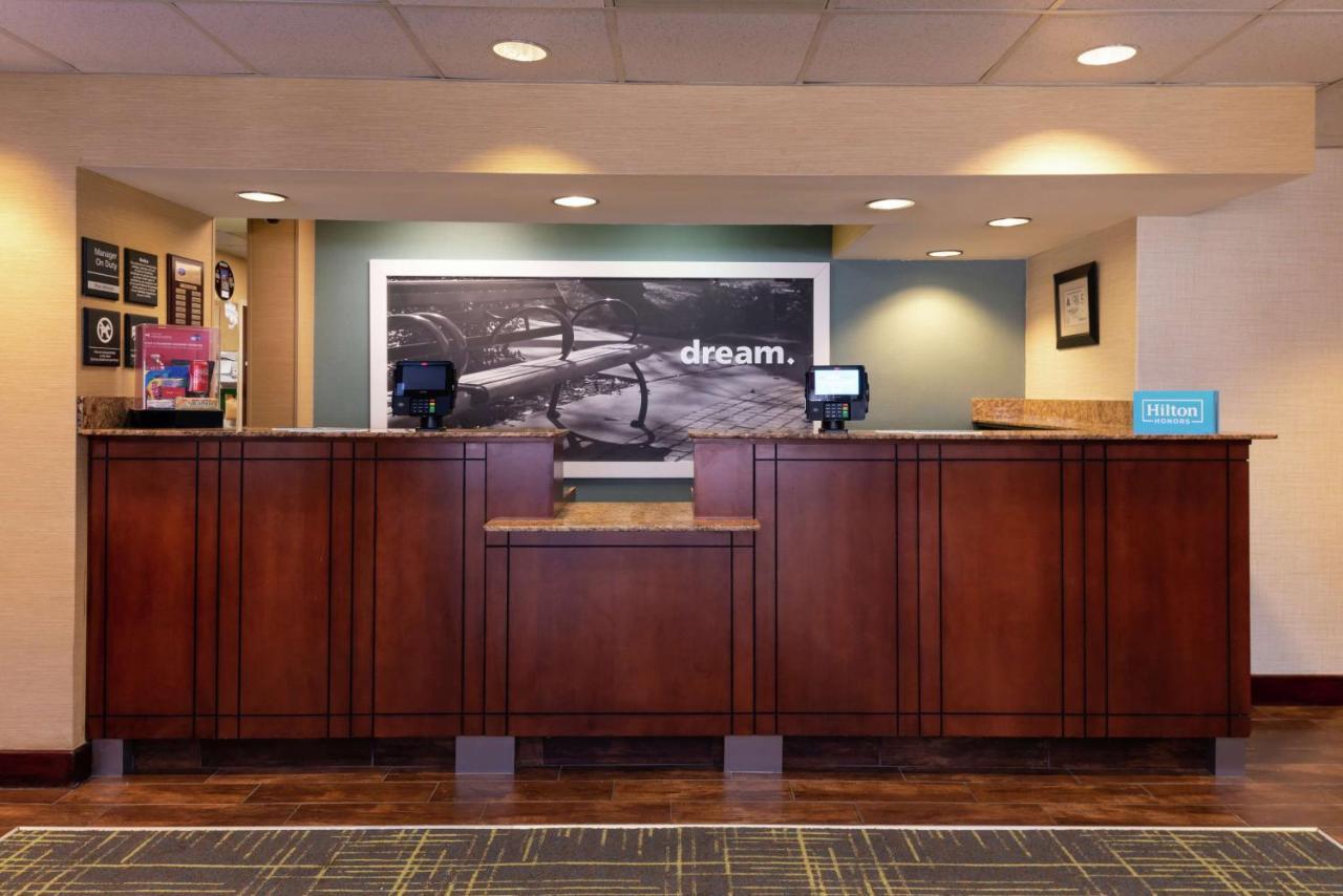 Hampton Inn Greensboro Airport Exterior foto